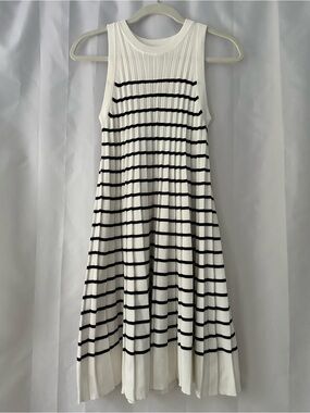 Zesica M Sleeveless White & Black Striped Pleated Midi Dress Preppy Tennis
